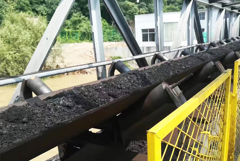 Coal belt conveyor